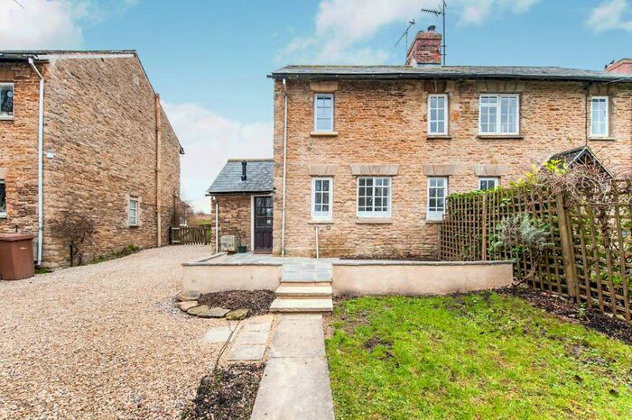 2 Bedroom End Of Terrace House To Rent In Summerside, Buckland, SN7