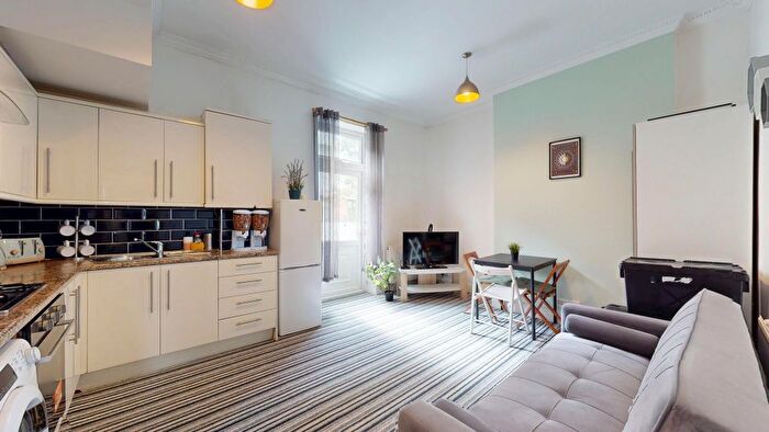 2 Bedroom Flat To Rent In Highbury Corner, London, N5