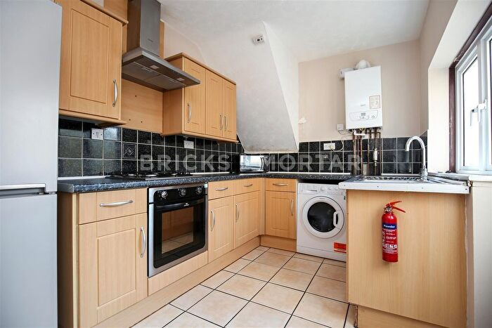 2 Bedroom Flat To Rent In Helmsley Road, Sandyford, Newcastle Upon Tyne, NE2