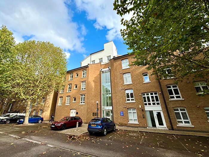 2 Bedroom Flat To Rent In Park Central Building, Bow Quarter, London, E3