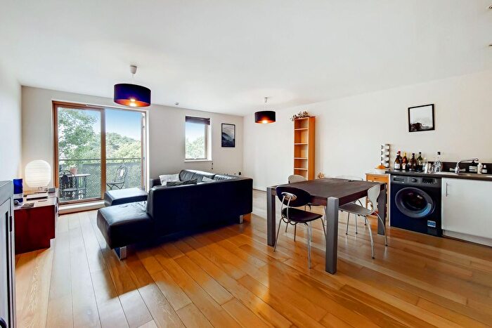 1 Bedroom Flat To Rent In Meath Crescent, Bethnal Green, London, E2