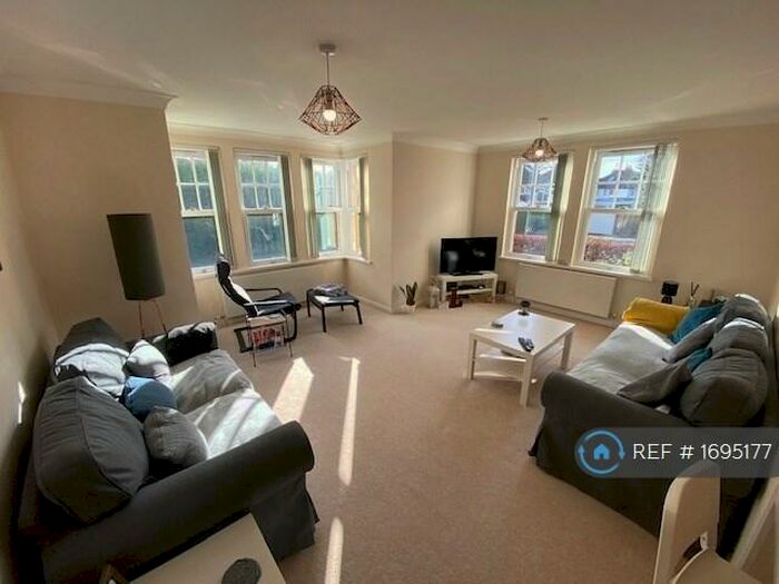 2 Bedroom Flat To Rent In Castleton Court, Leeds, LS16