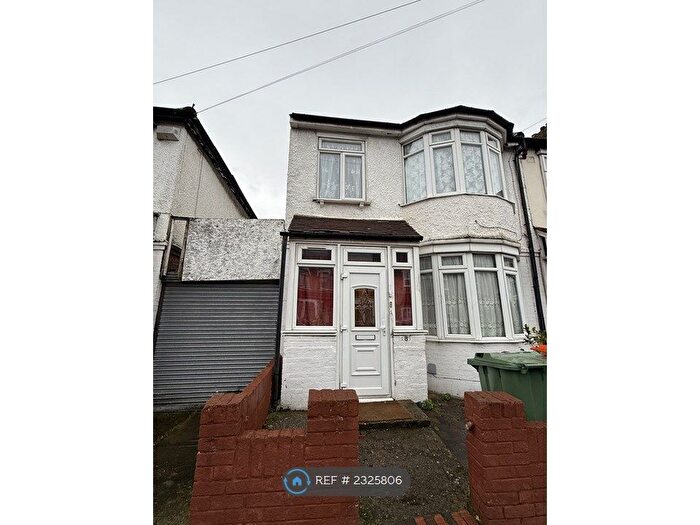 5 Bedroom Semi-Detached House To Rent In Dersingham Avenue, London, E12