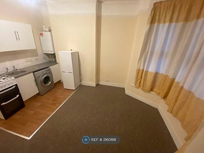 1 Bedroom Flat To Rent In Elgin Road, Ilford, IG3