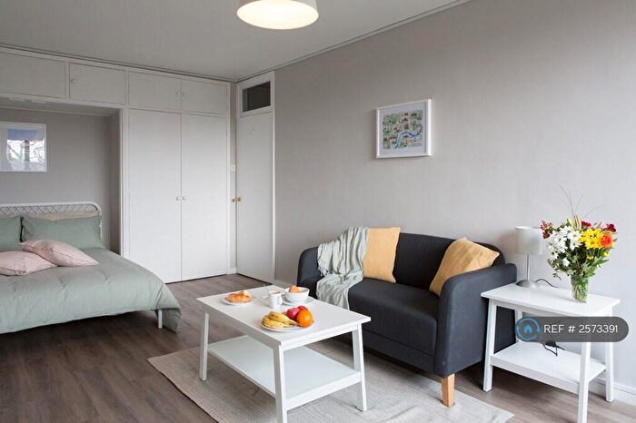 Studio To Rent In Rothesay Court, London, SE11