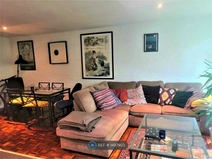 2 Bedroom Flat To Rent In Shaw Lane, Leeds, LS6