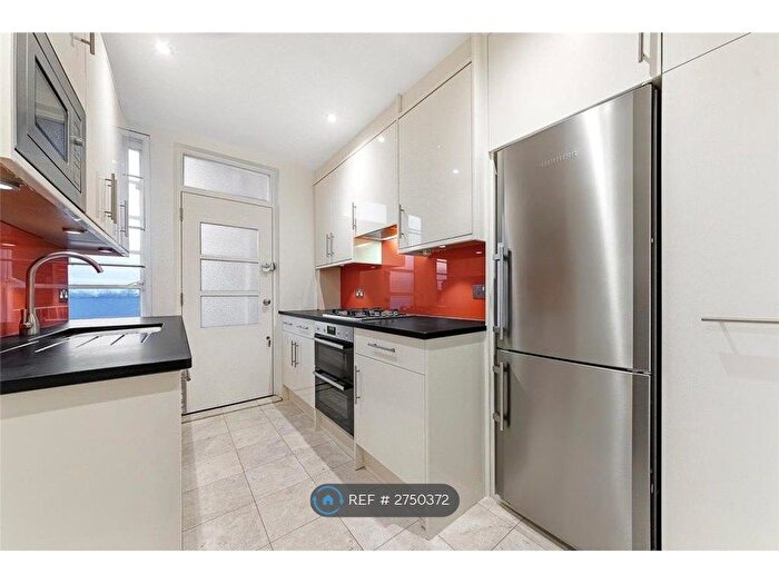 2 Bedroom Flat To Rent In Lancaster Close, London, W2