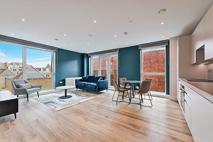 2 Bedroom Flat To Rent In High Street, Redhill, RH1