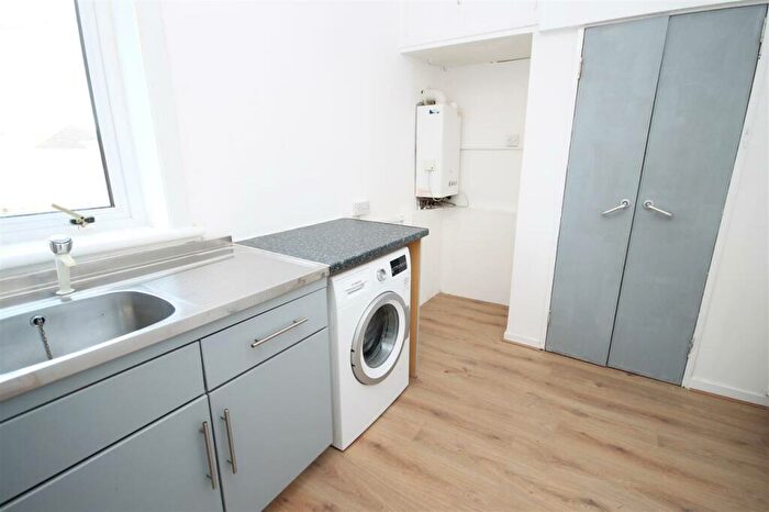 2 Bedroom Flat For Sale In Hadrian Terrace, Motherwell, ML1