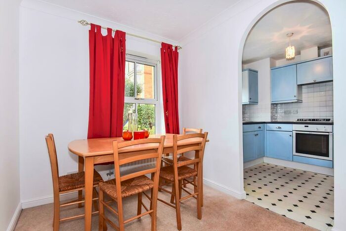 2 Bedroom Apartment To Rent In Awgar Stone Road, Headington, OX3