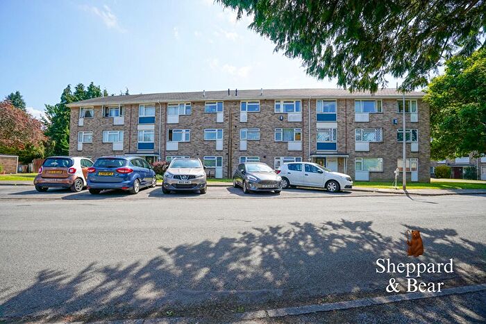 2 Bedroom Flat For Sale In Park Lane, Whitchurch, Cardiff, CF14