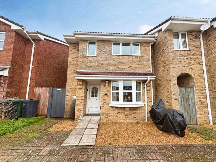 3 Bedroom Semi-Detached House For Sale In The Meadow, East Cowes, Isle Of Wight, PO32