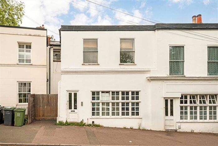3 Bedroom Flat For Sale In Brandram Road, Lewisham, SE13