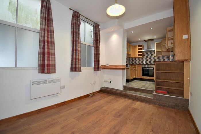 1 Bedroom Flat To Rent In Fore Street, Redruth, TR15