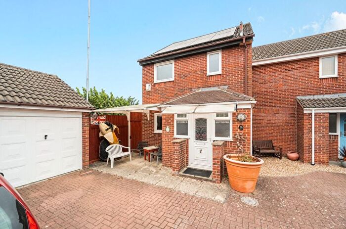 3 Bedroom End Terrace House For Sale In Wagtail Close, Covingham, Swindon, SN3