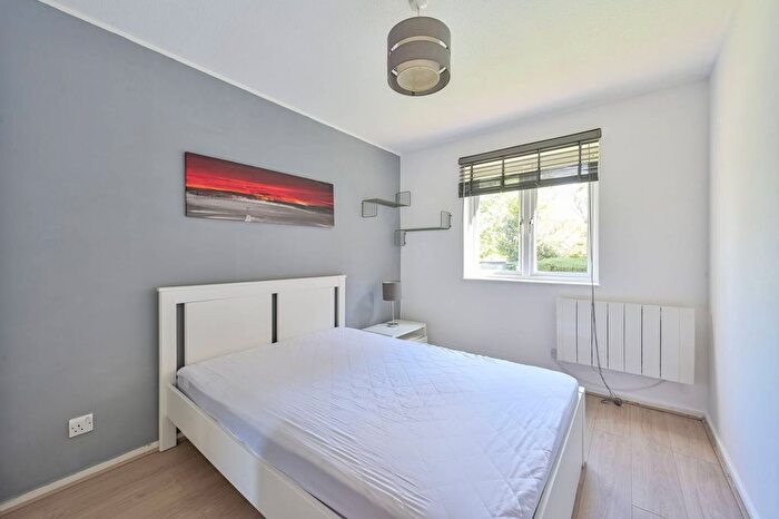 1 Bedroom Flat To Rent In Shelley Way, Colliers Wood, London, SW19