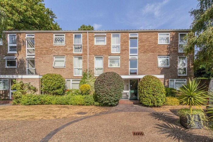 1 Bedroom Flat To Rent In Harrowdene Gardens, Teddington, TW11