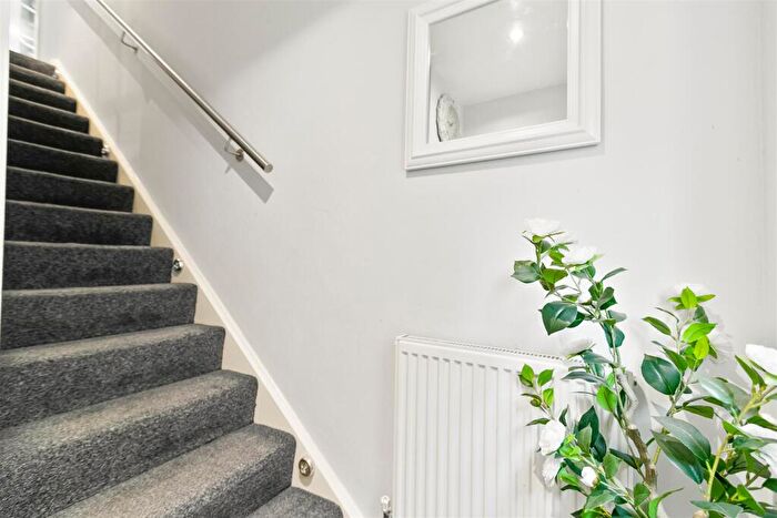 2 Bedroom Flat To Rent In Beechwood Drive, Alexandria, G83