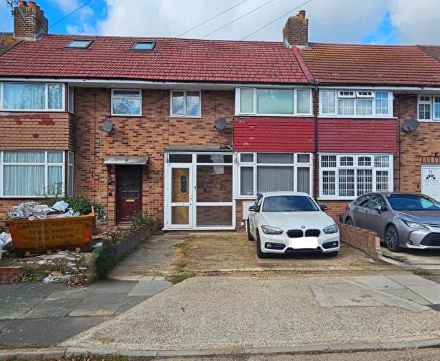 3 Bedroom Terraced House For Sale In Princes Park Lane, Hayes, UB3