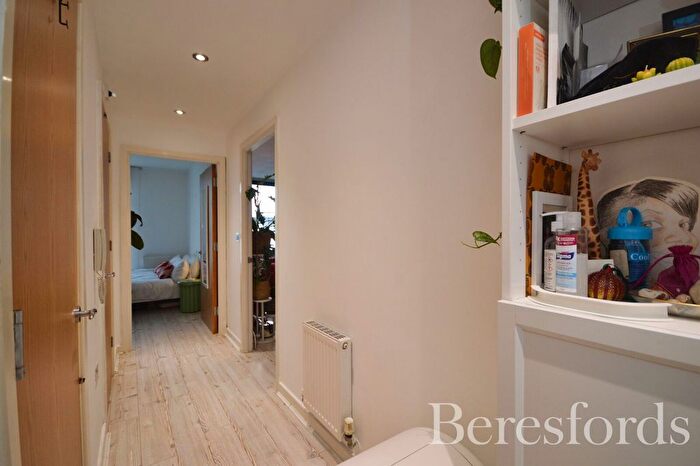 1 Bedroom Flat For Sale In Holly Court, Dolphin Approach, RM1