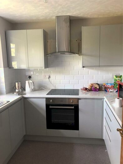 2 Bedroom Apartment To Rent In Weavers Way, Camden, NW1