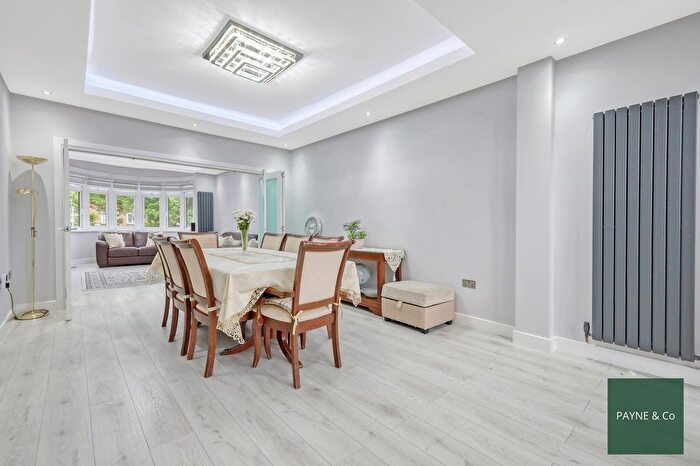 7 Bedroom Terraced House For Sale In Wanstead Lane, Ilford, IG1