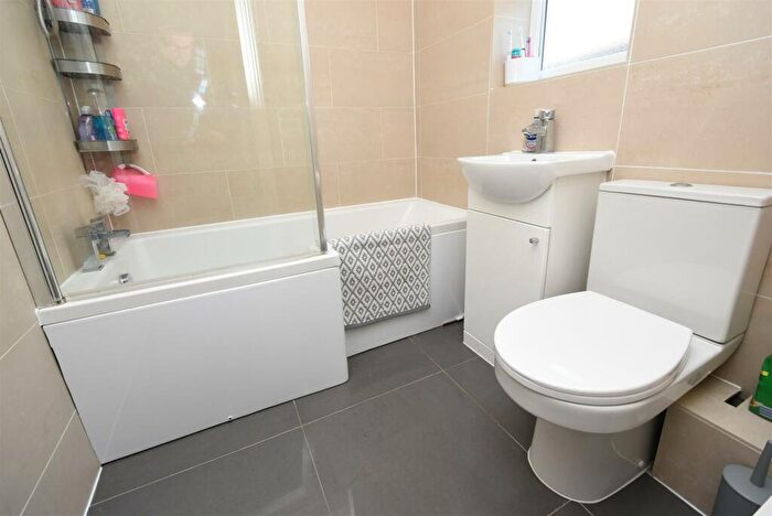 2 Bedroom Bungalow For Sale In Athos Road, Canvey Island, SS8