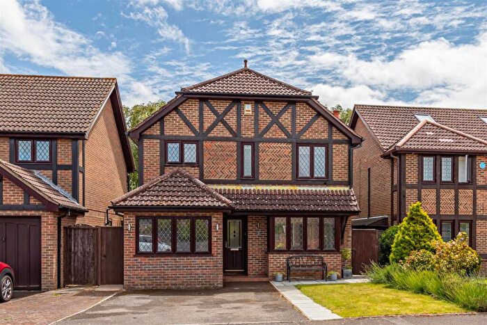 4 Bedroom Detached House For Sale In Tyndale Close, Bournemouth, BH9