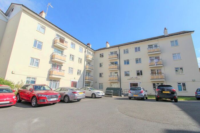 3 Bedroom Flat To Rent In Kingsnympton Park, Kingston Upon Thames, KT2