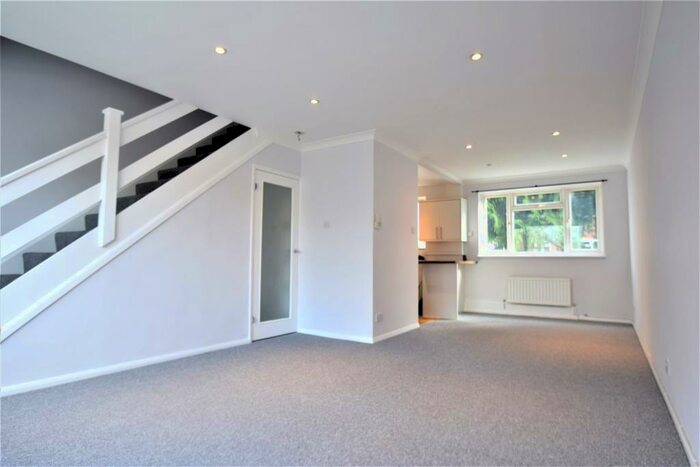 2 Bedroom Flat To Rent In Burnt Ash Road, London, SE12