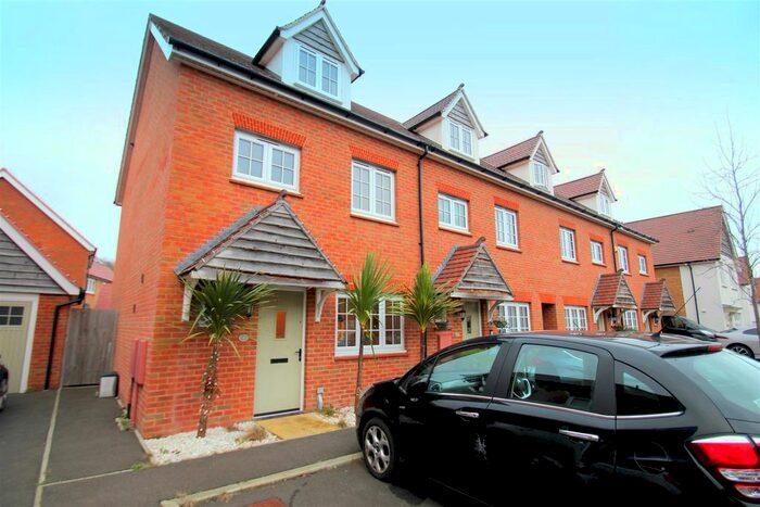 4 Bedroom End Of Terrace House To Rent In Germander Avenue, Halling, Rochester ME2