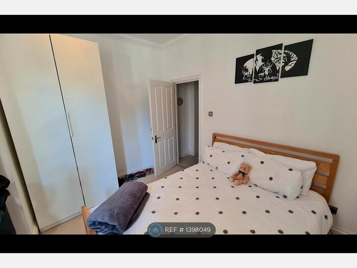 2 Bedroom Flat To Rent In Skelbrook Street, London, SW18