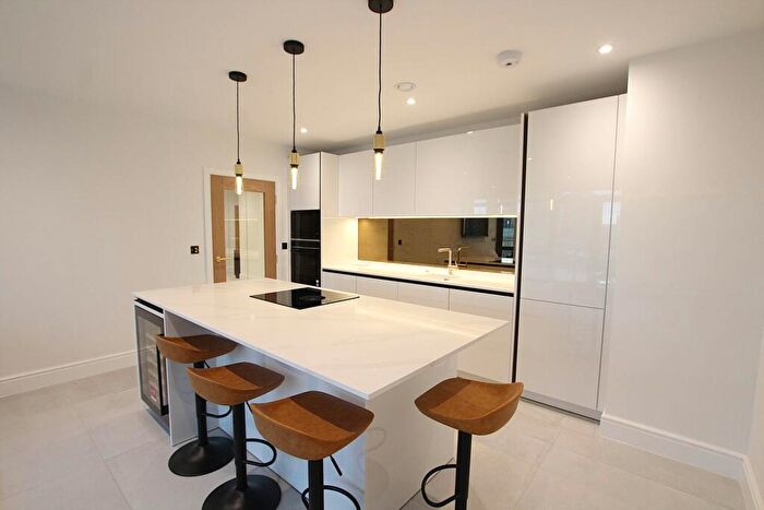 2 Bedroom Apartment To Rent In Deansgate, Manchester, NO1