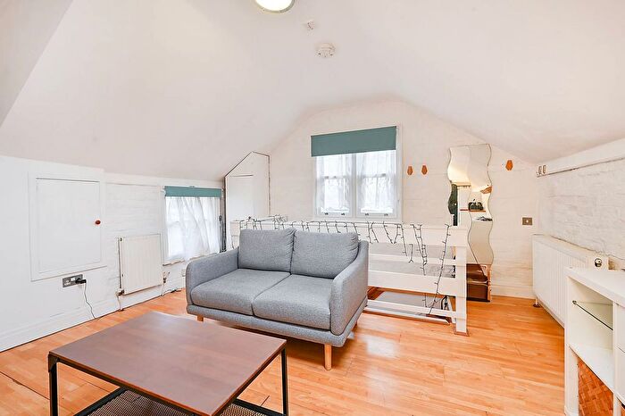 1 Bedroom Flat To Rent In Uxbridge Road, Ealing, London, W13