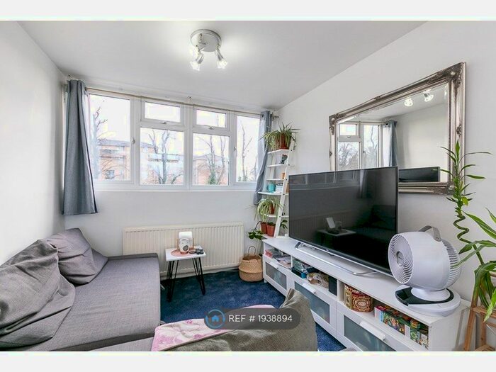 2 Bedroom Flat To Rent In Friern Barnet Road, London, N11