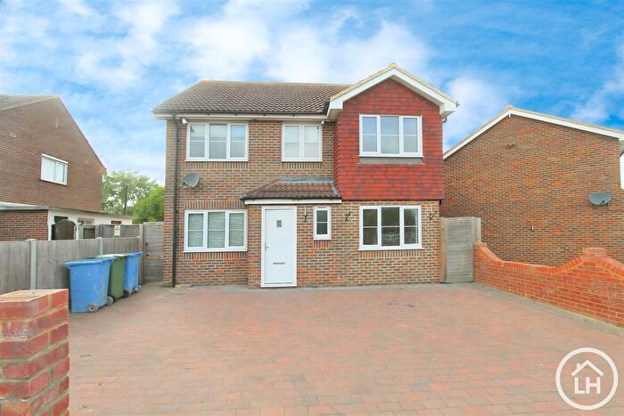 4 Bedroom Detached House For Sale In Swanstree Avenue, Sittingbourne, ME10