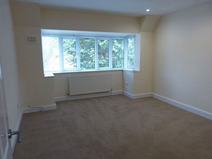 2 Bedroom Flat To Rent In Wentworth Road, NW11