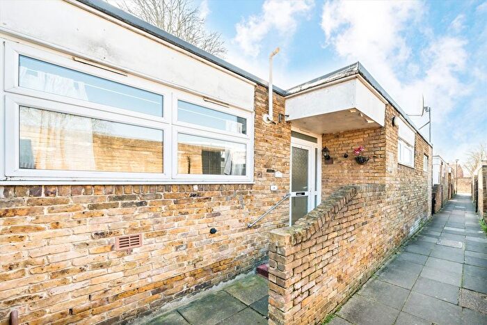 3 Bedroom Property To Rent In Dorrien Walk, London, SW16