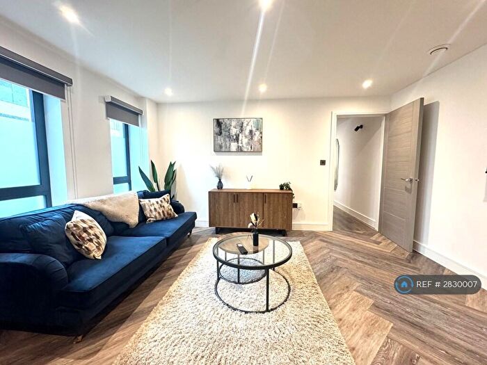 1 Bedroom Flat To Rent In Park Place, Cardiff, CF10