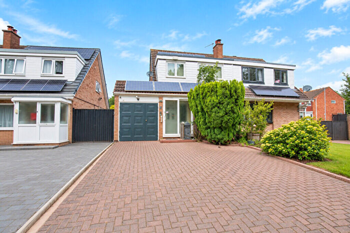 3 Bedroom Semi-Detached House For Sale In Collett, Glascote, B77