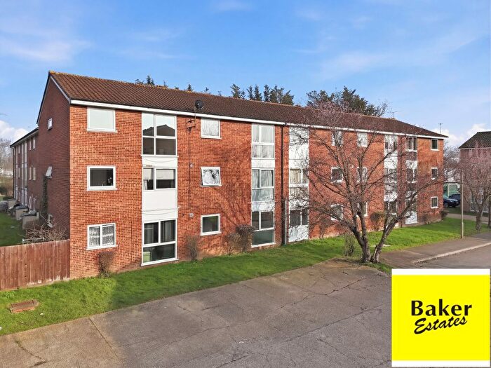 2 Bedroom Flat For Sale In Trotwood, Chigwell, IG7