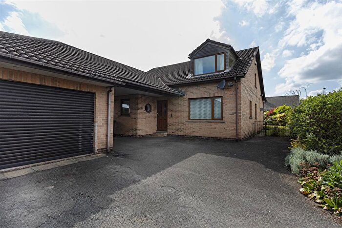 4 Bedroom Detached House For Sale In Moorlands Road, Mount, Huddersfield, HD3