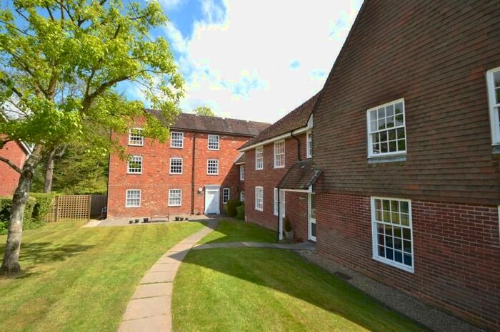 1 Bedroom Flat To Rent In Clatford Manor House, Andover, SP11