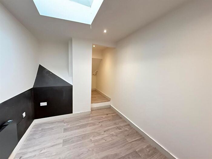 2 Bedroom Apartment To Rent In Two Bedroom- Black Lake, West Bromwich, B70