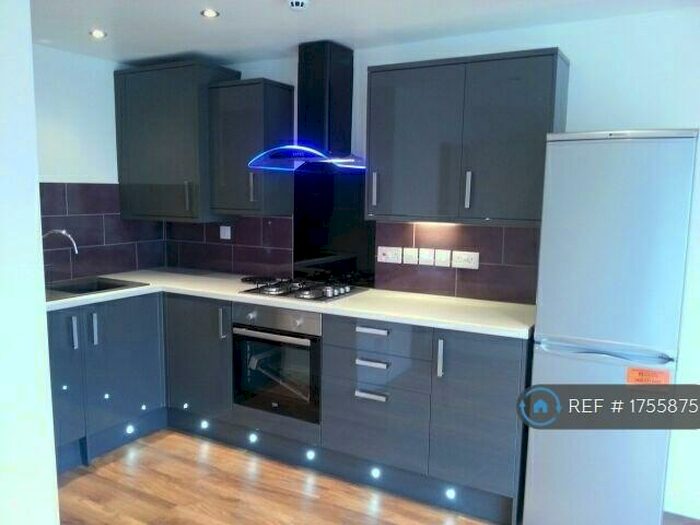 2 Bedroom Flat To Rent In Ashley House, Bristol, BS2