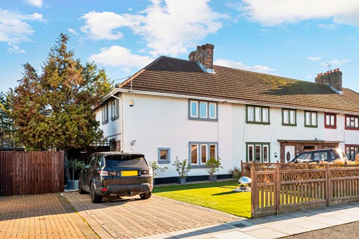 3 Bedroom End Of Terrace House For Sale In Claremont Avenue, New Malden, KT3