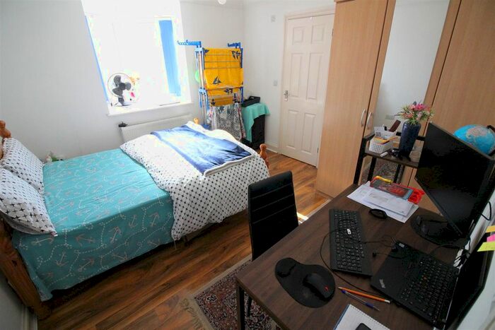 2 Bedroom Flat To Rent In Langley Road, Langley, Slough, SL3