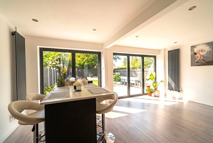 3 Bedroom Semi-Detached House For Sale In Blenheim Road, Shirley, B90