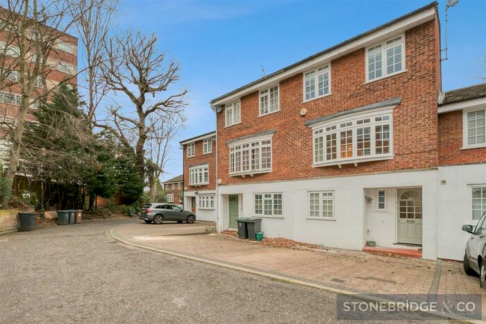 4 Bedroom Property To Rent In Oldfield Mews, London, N6