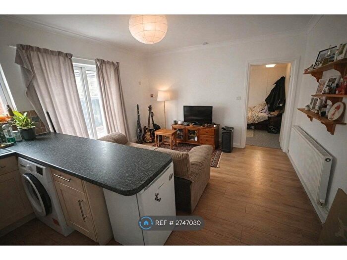 1 Bedroom Flat To Rent In Monthermer Road, Cardiff, CF24